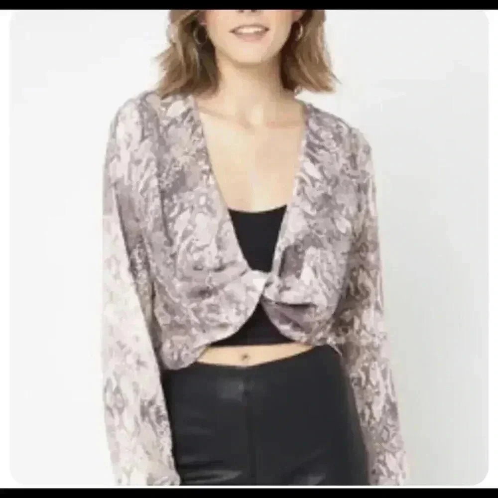 Olivaceous Twist Wrap front Snake Skin print Crop Top Blouse Small NEW 1488